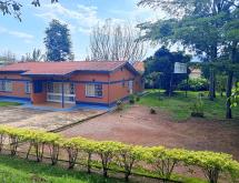 Kigali big plot for sale with an old house in Kimihurura - Image 2