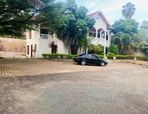 Kigali house for sale with big plot in Kimihurura - Image 4