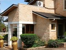 Kigali Pool house available for rent in Kiyovu near National Bank of Rwanda  - Image 2
