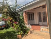 Kigali House and big plot for sale in Gikondo - Image 5