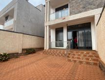 Kigali unfurnished house for rent in Karembure - Image 1
