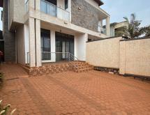 Kigali unfurnished house for rent in Karembure - Image 2