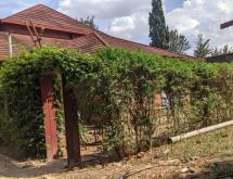 kigali Large Residential Plot with Old House for Sale in Kimihurura OnTarmac Road - Image 4