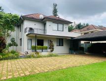 Nyarutarama very nice,well furnished house villa for sale with swimming pool. - Image 1