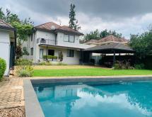 Nyarutarama very nice,well furnished house villa for sale with swimming pool. - Image 4