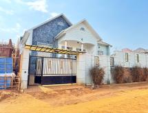 Kigali beautiful family house for sale in Kanombe, Busanza - Image 4